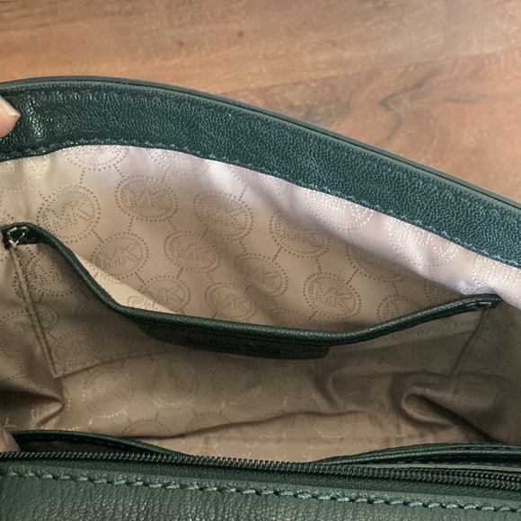 MICHAEL KORS LEADER CLUTCH  BAG